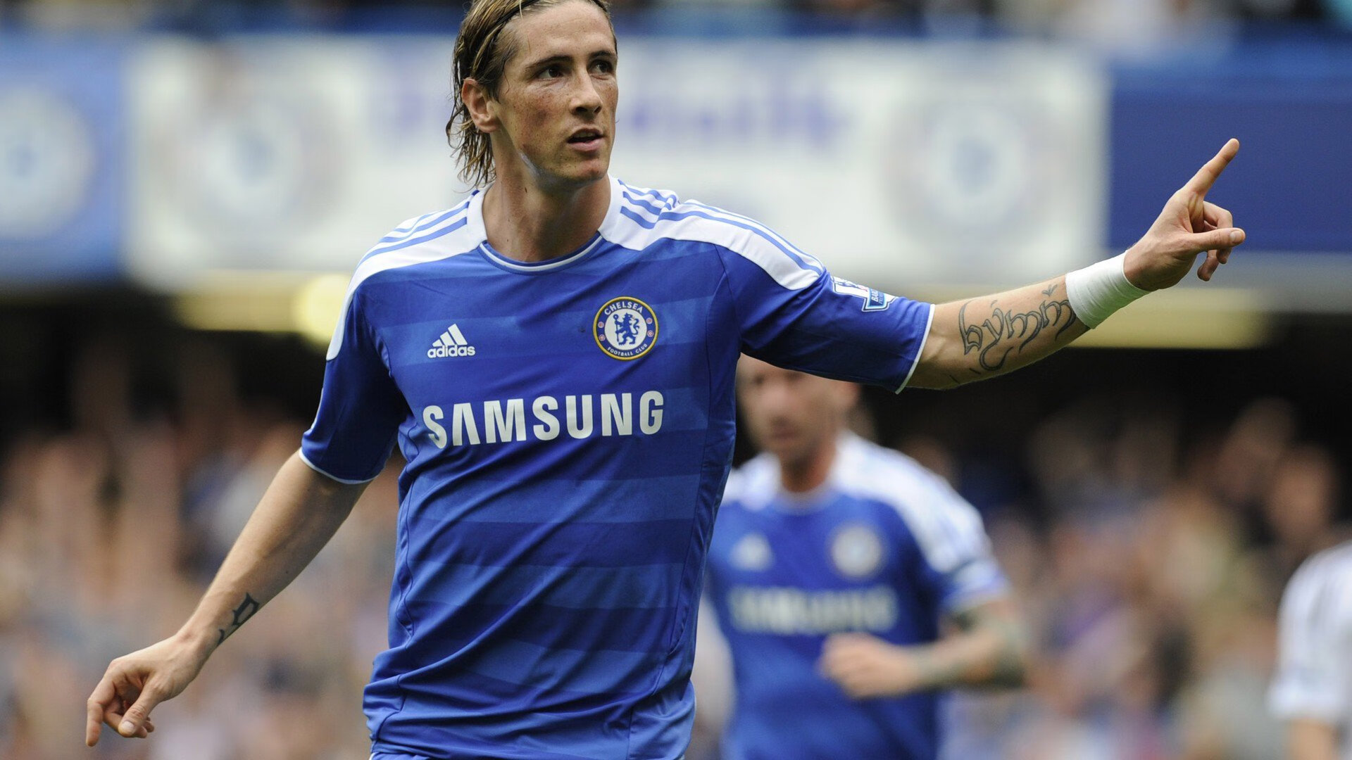 赛道上的红与蓝，红牛二队鏖战哈斯，勒克莱尔一骑绝尘